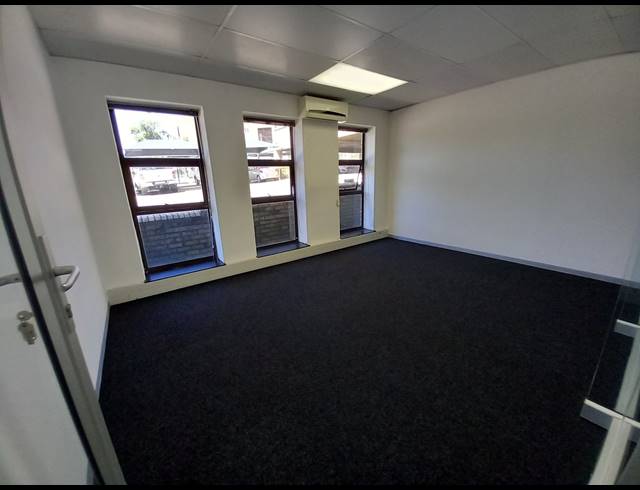210M² OFFICE TO LET IN BRYANSTON